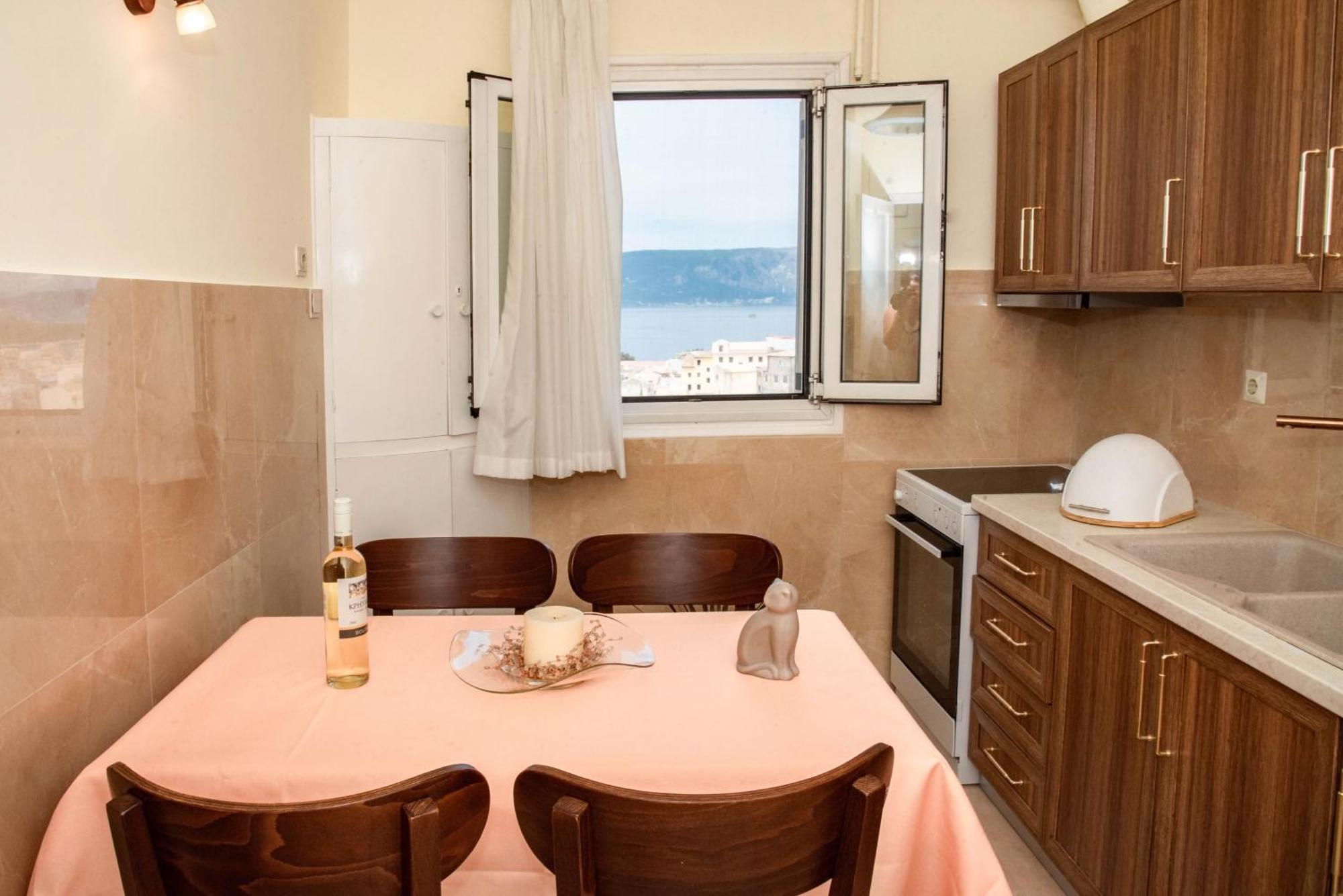 Seaview Serenity Apartment